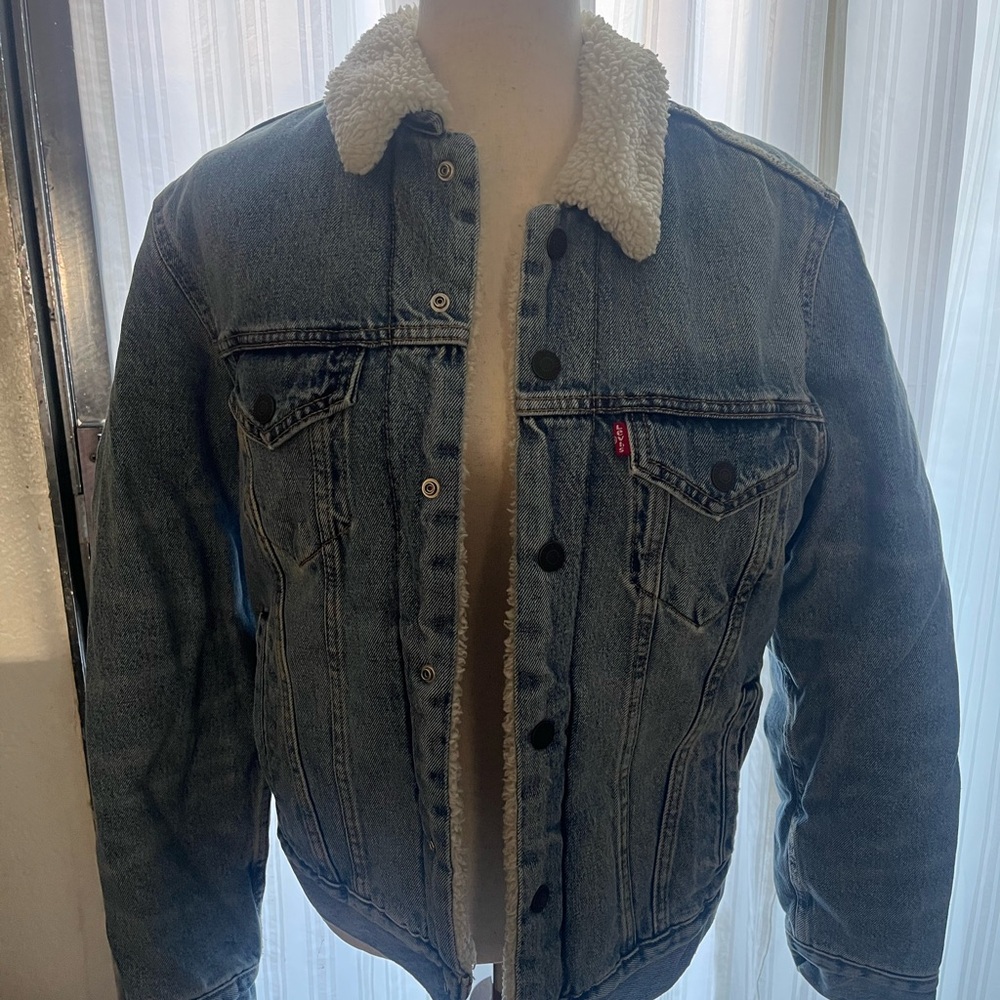Levi's Classic Blue Denim Jacket with Sherpa Collar